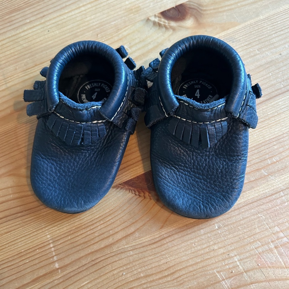 Freshly Picked Leather Moccasins | Navy Blue Toddler 4